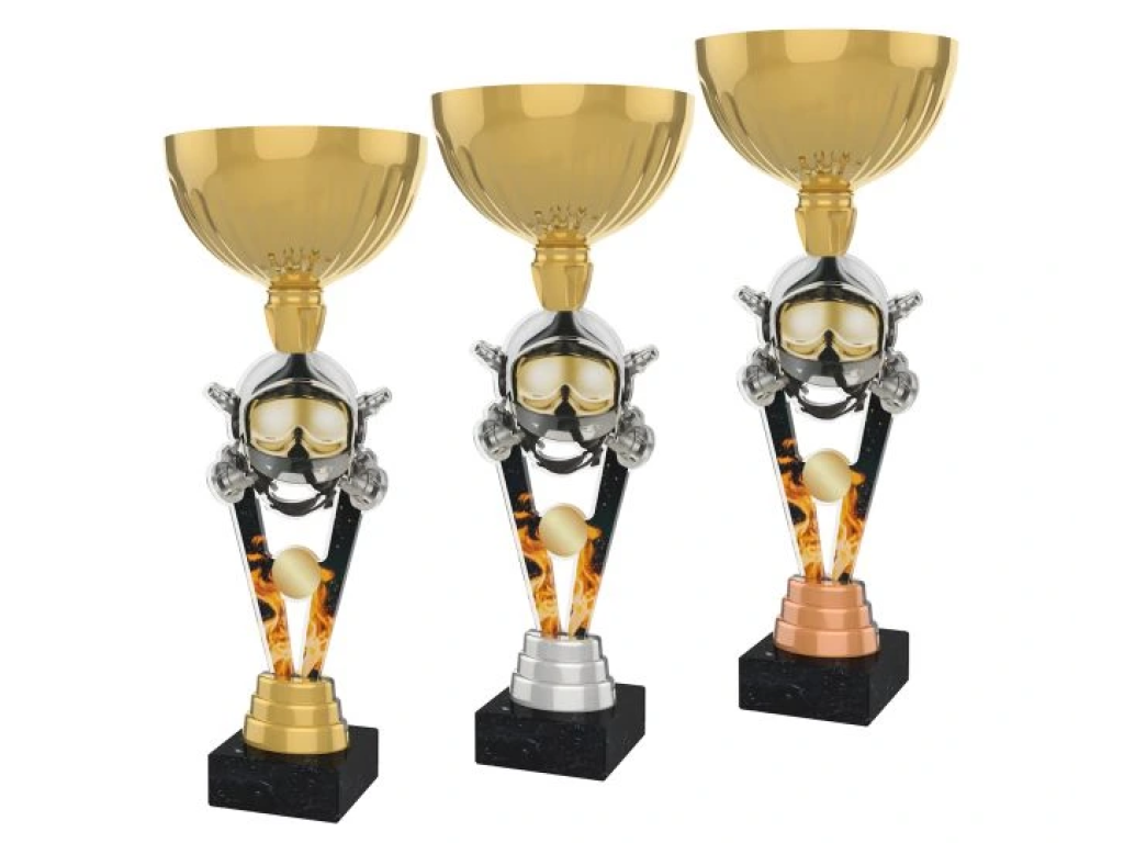 Barevná akrylátová trofej s držákem v motivu hasičské helmy ACUPSILVM51