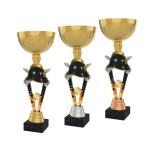 Barevná akrylátová trofej s držákem v motivu hasičské helmy ACUPGOLDM52
