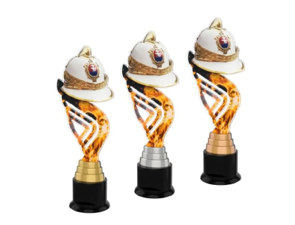 Barevná akrylátová trofej s hasičskou helmou a držákem v motivu ohně ACTA001M23