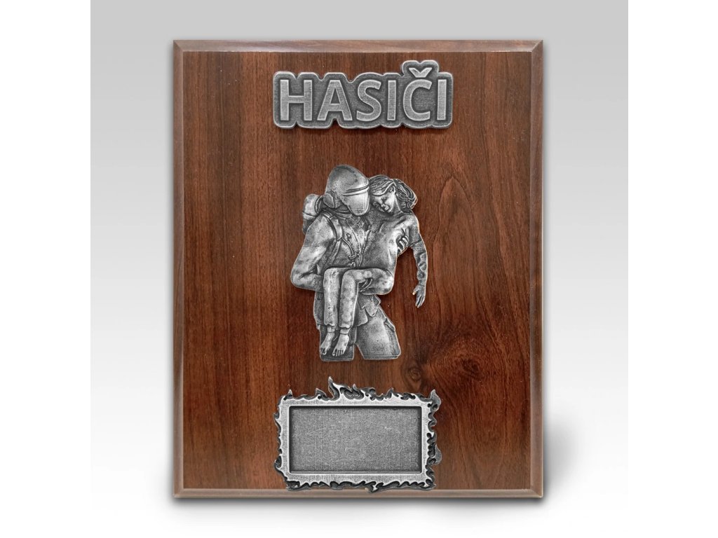 Dřevěná plaketa hasič zachraňuje dítě 25x20cm