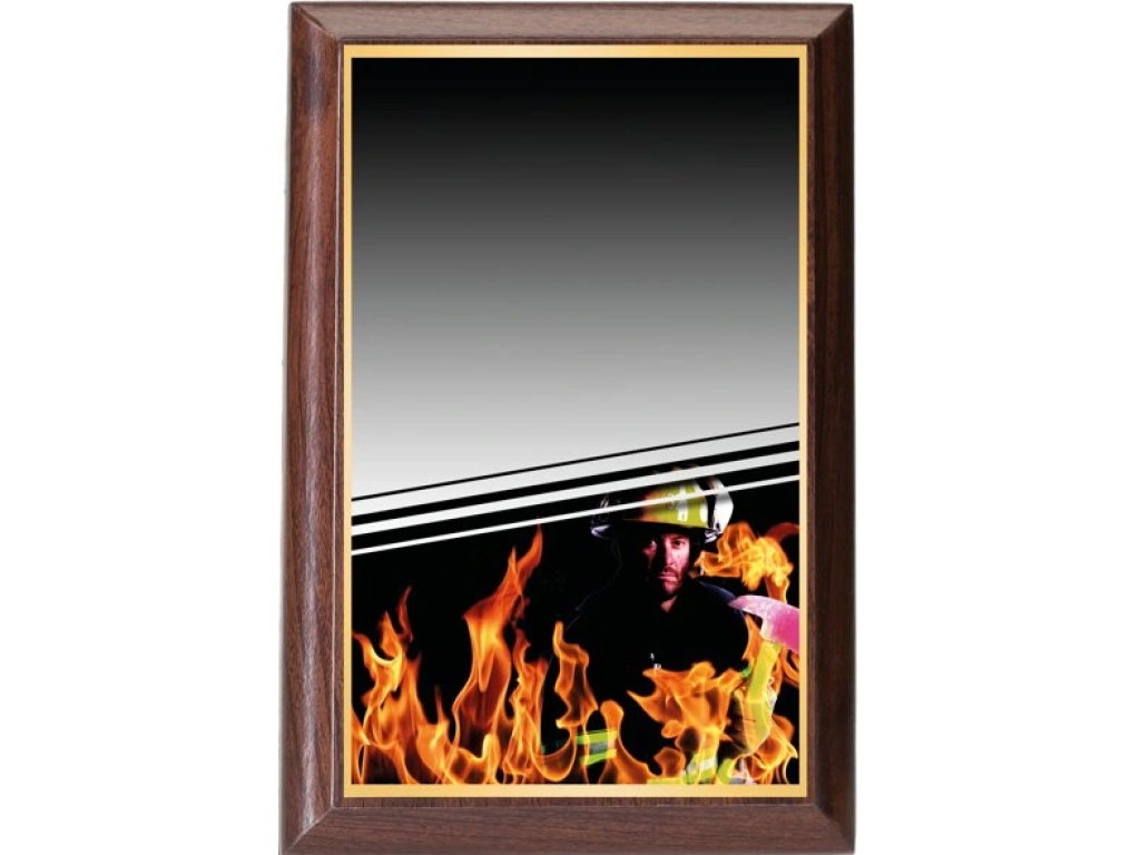 Dřevěná plaketa s ohněm a hasičem, možnost vlastního nápisu PLP3M27