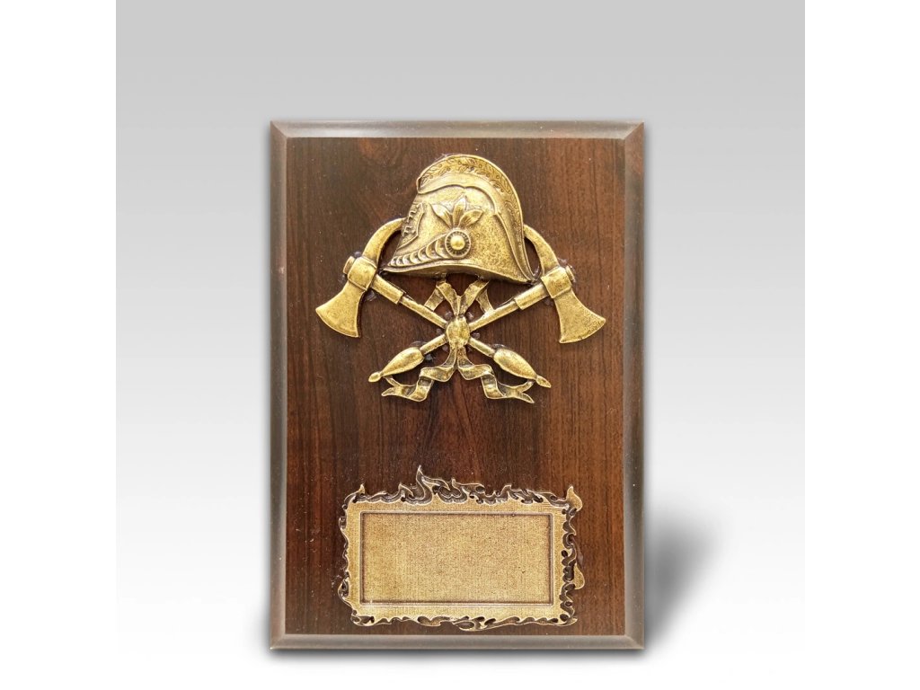 Malá dřevěná plaketa helma a sekery 17,5x12,5cm