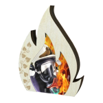 Malá dřevěná plaketa ve tvaru ohně s hasičem